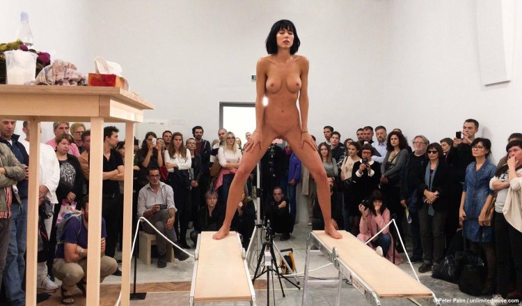 Мило Муаре голая вагина