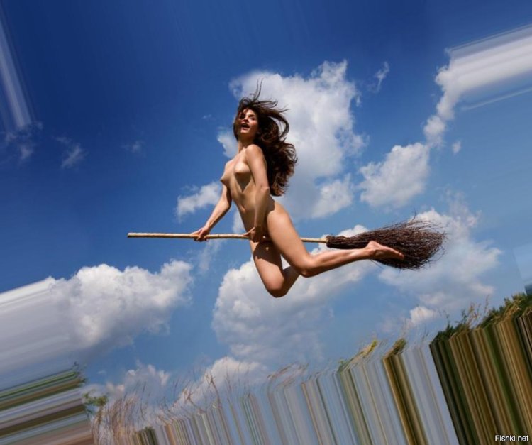 Девушка на метле