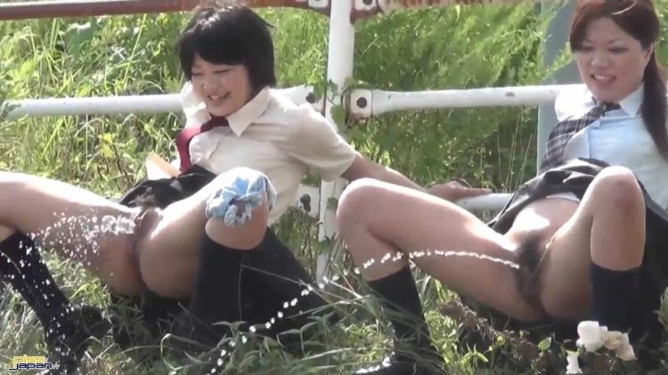 Азиатки писсинг