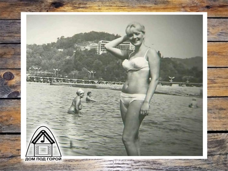 Анастасия Вертинская в купальнике