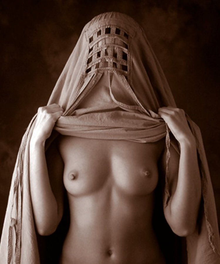 Красивые восточные женщины ню