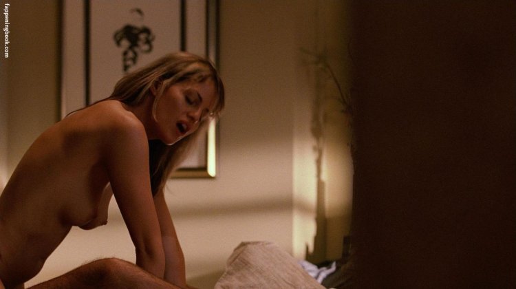 Полностью голая Трейси