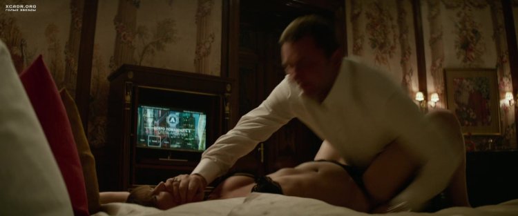 Дженнифер Лоуренс грудь красный Воробей