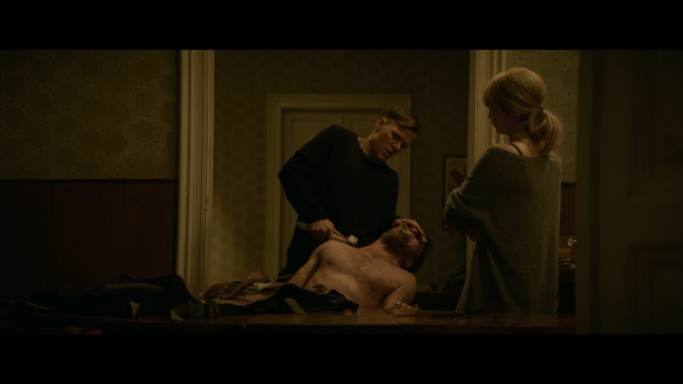 Дженнифер Лоуренс красный Воробей сцены