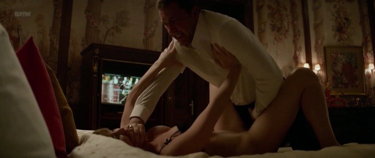 Розамунд пайк эротические сцены