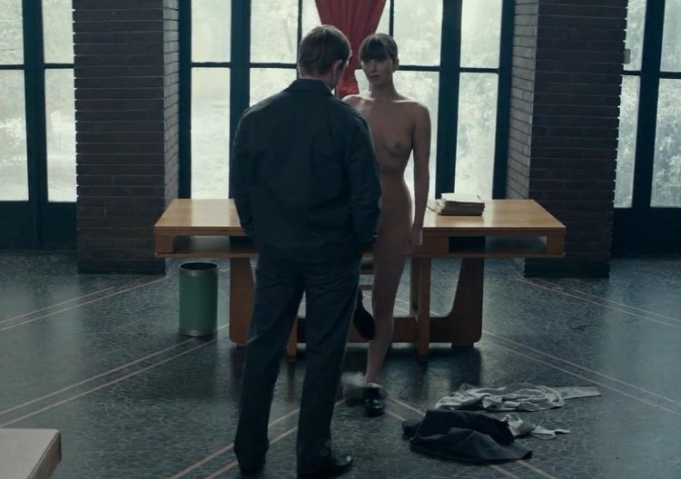 Дженнифер лоуренс красный воробей