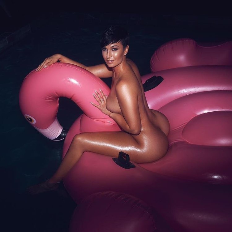 Захру Элис (Zahra Elise)