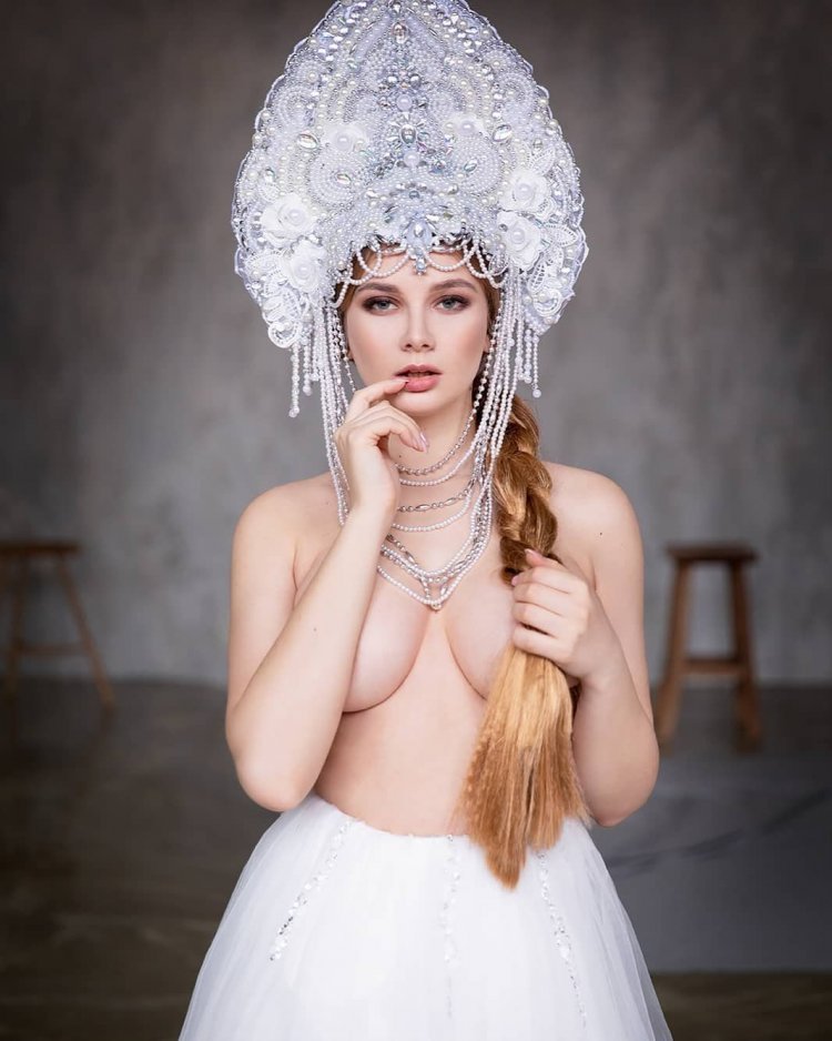 Эротическая фотосессия в кокошнике