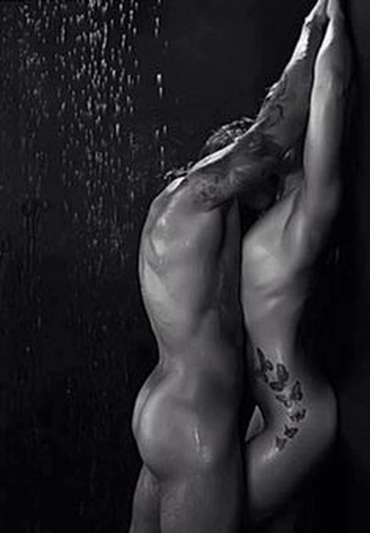 Эротическая фотосессия пары