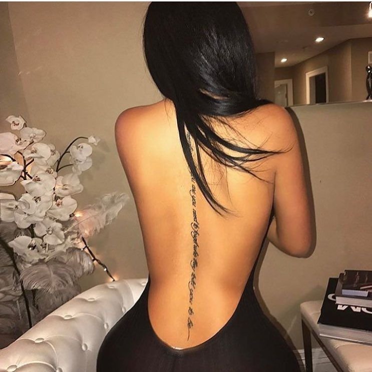 Тату внизу спины женские