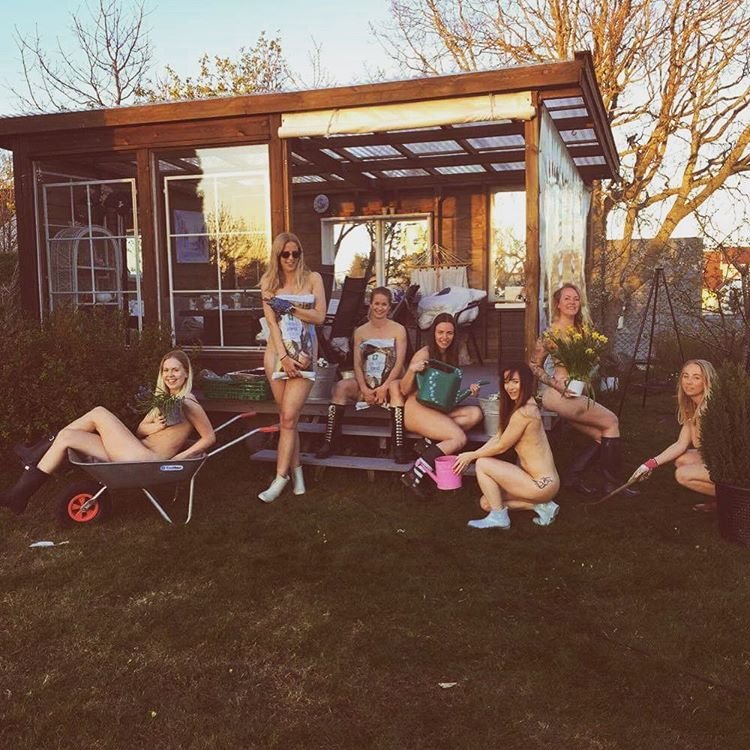 Садовник с лейкой качок