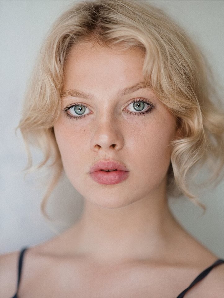 Элла Бейг модель