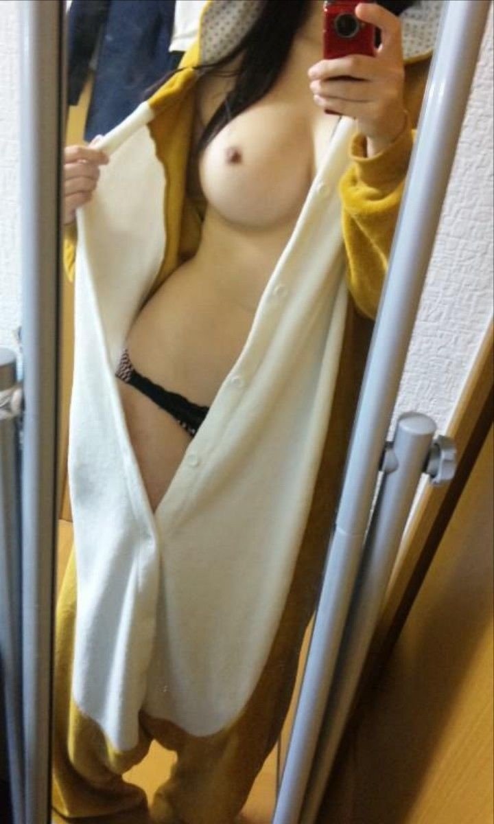 Эротическое селфи в халате