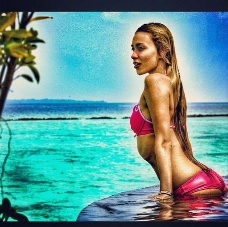 Регина Тодоренко в купальнике в Орле и Решке