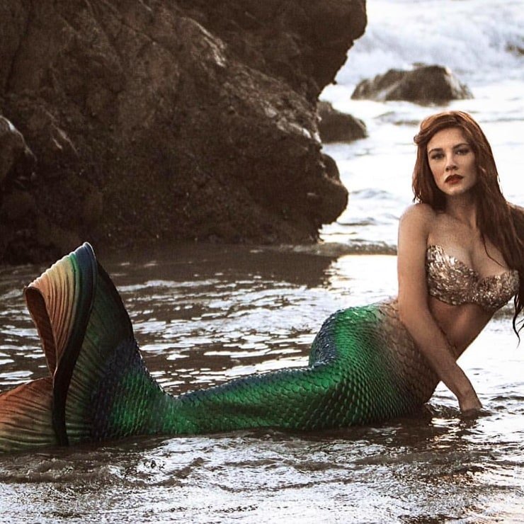 Кортни Хоуп топлесс