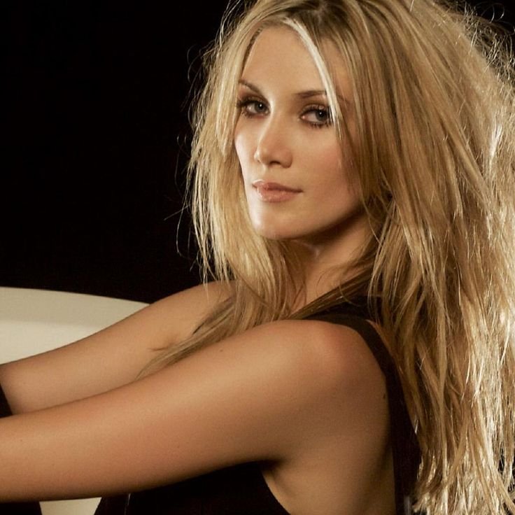 Дельта Гудрем в купальнике