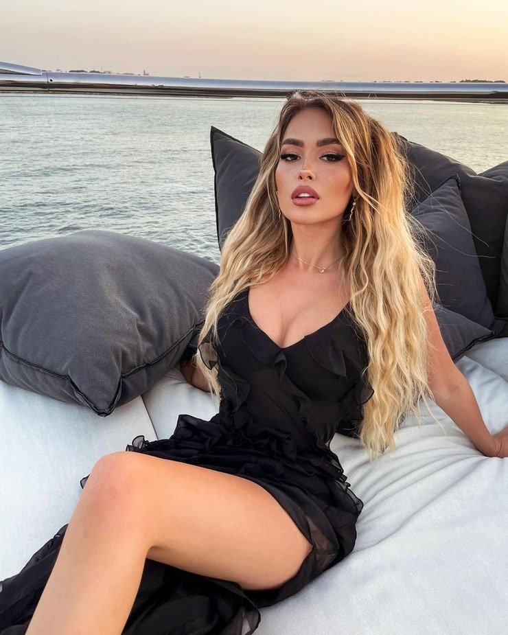 Эротические фото Elena Petkova