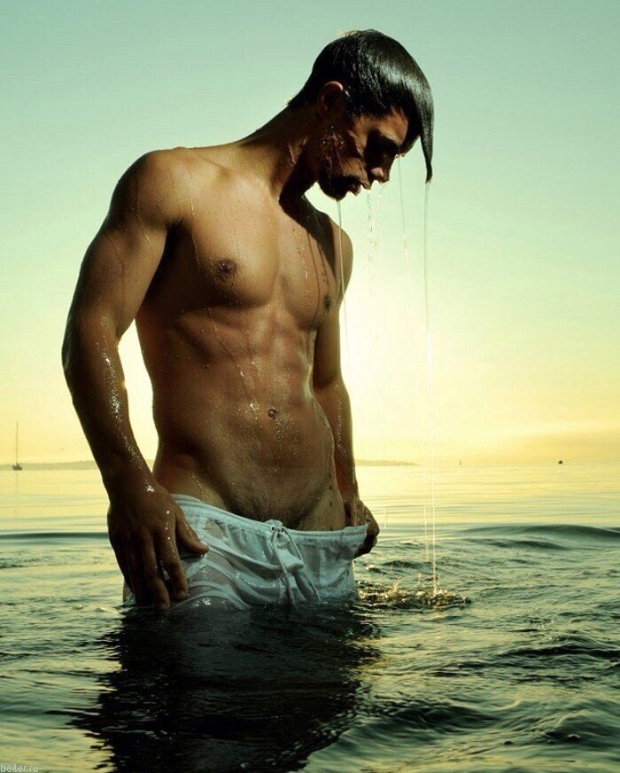 Парень в воде