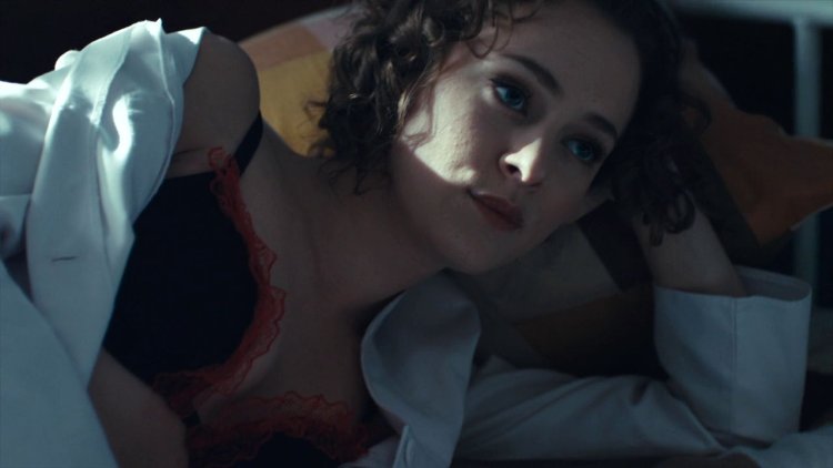 Аглая Тарасова горячие Интерны