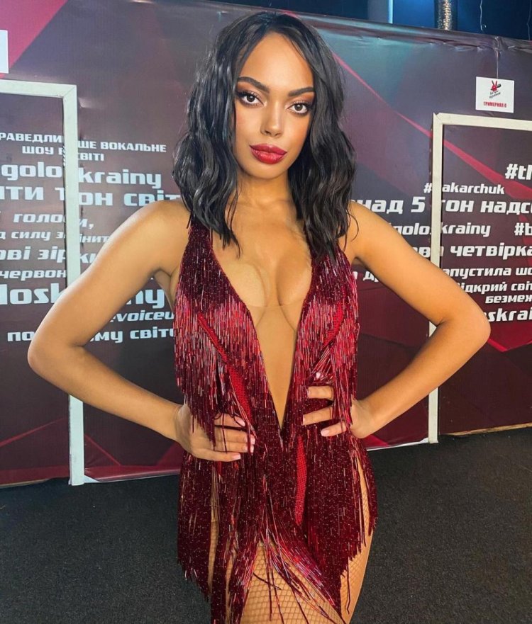 Аделина Дели танцовщица