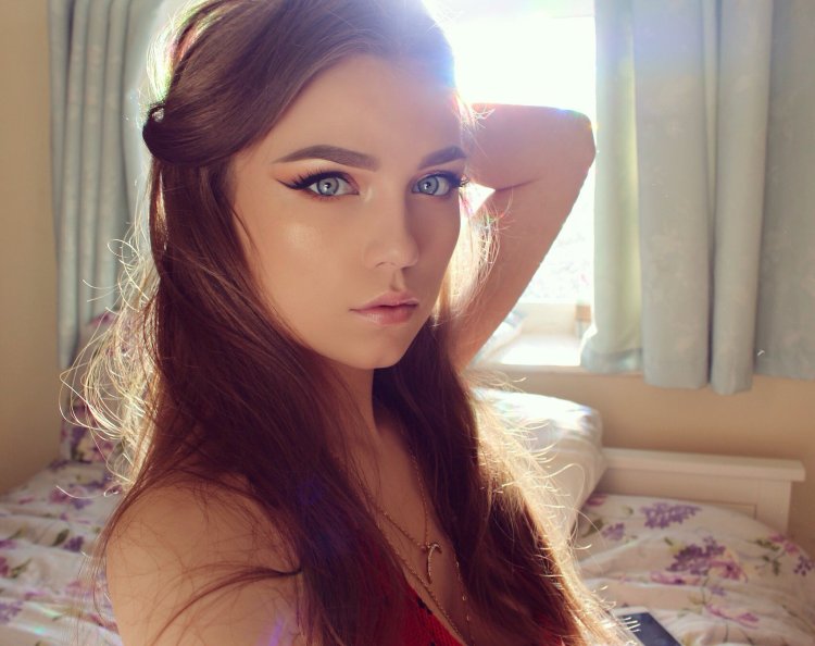 Модель Алексис Кларк