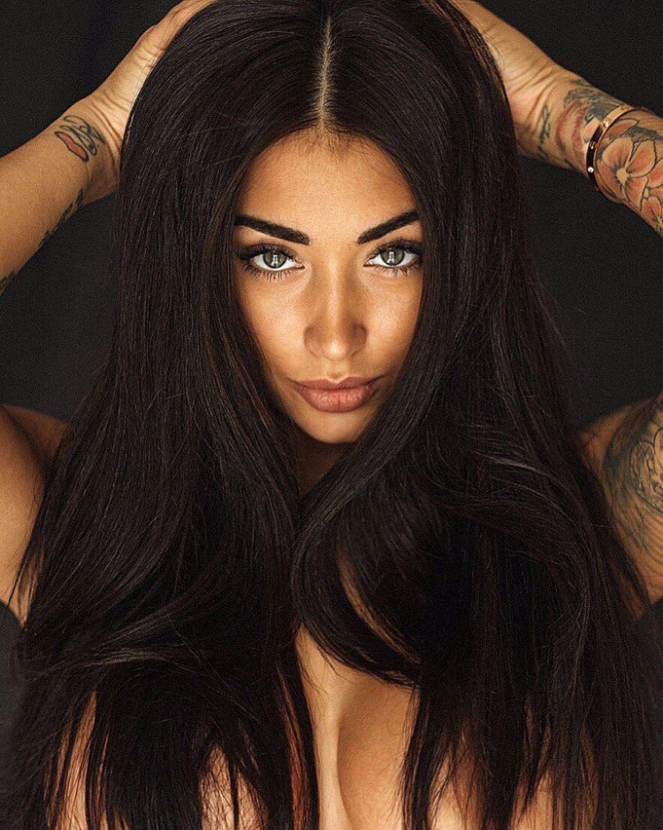 Илона Буковская слив