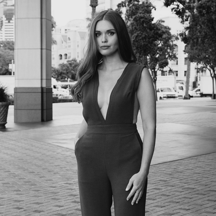 Холланд Роден секси сцены Волчонок