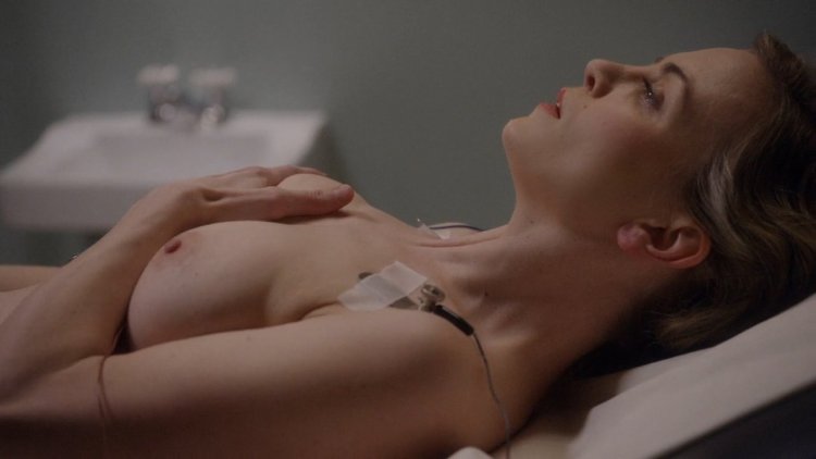 Шарлотта Льюис