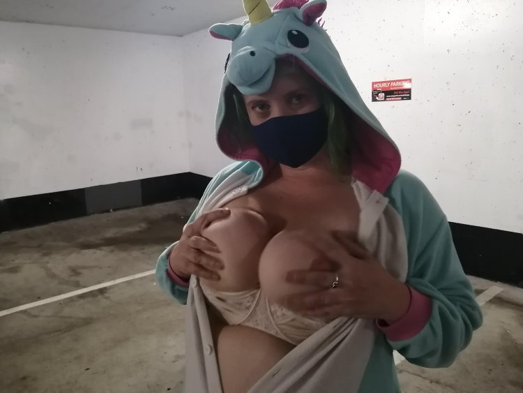 Джулия Штайнгрубер голая