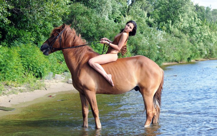 Прогулки на лошадях голышом