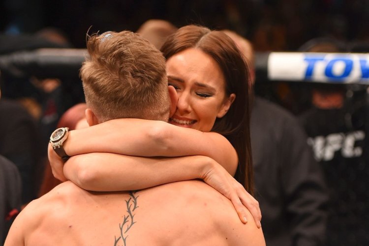 Дин Девлин бикини