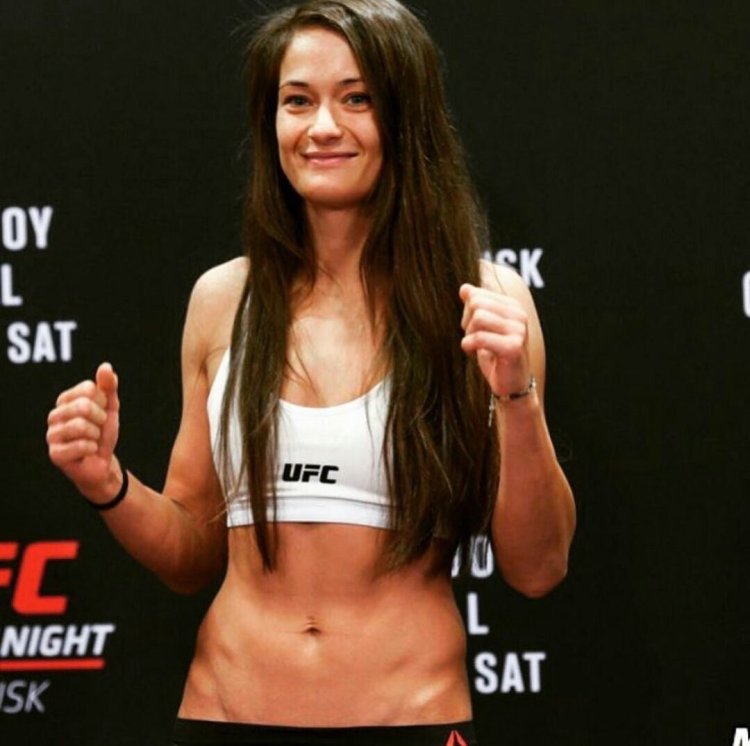 Каролина Ковалькевич секси