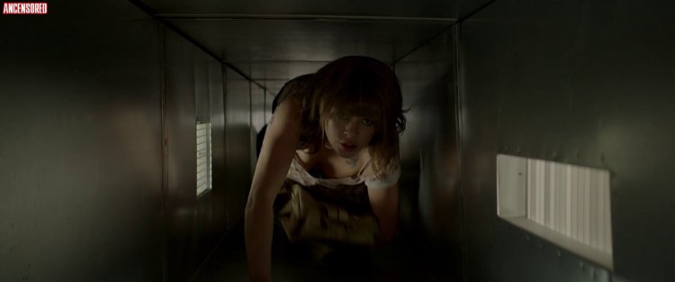 Аглая Тарасова в купальнике слив