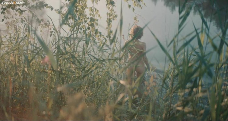 Аглая Тарасова в купальнике