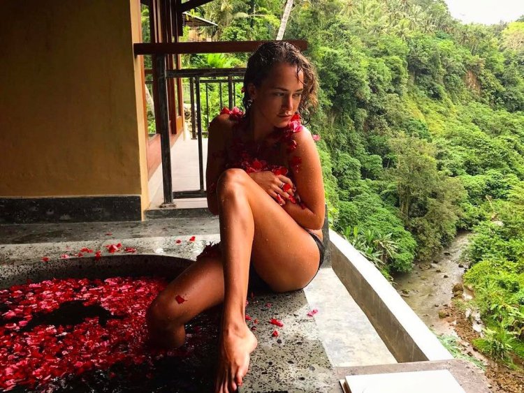 Аглая Тарасова горячие