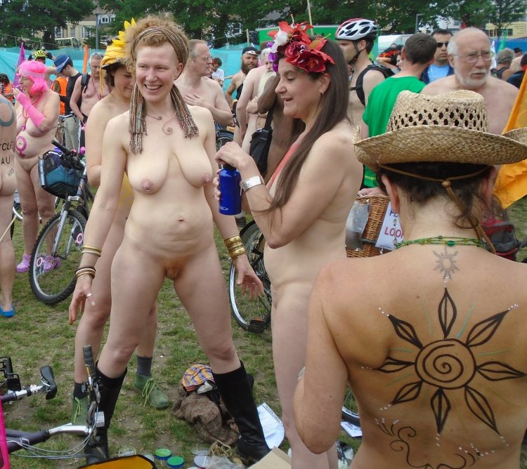 Много красивых голых баб