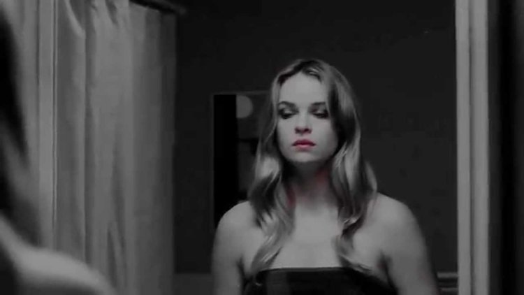 Барри Аллен и Кейтлин Сноу поцелуй