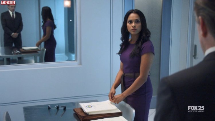 Моника Реймунд бикини