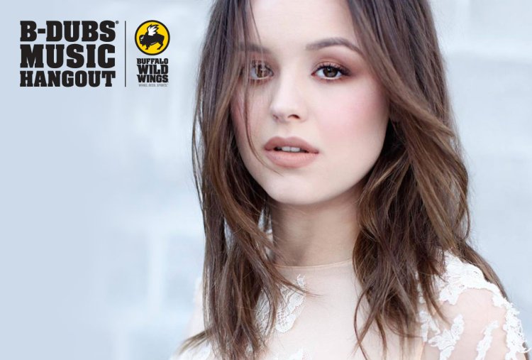 Hayley Orrantia в купальнике