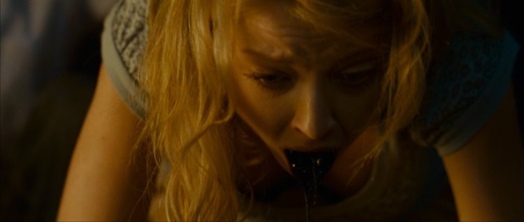 Элизабет Арнуа в купальнике