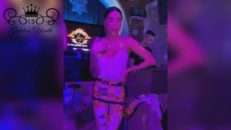 Кристина Сафронова танцует