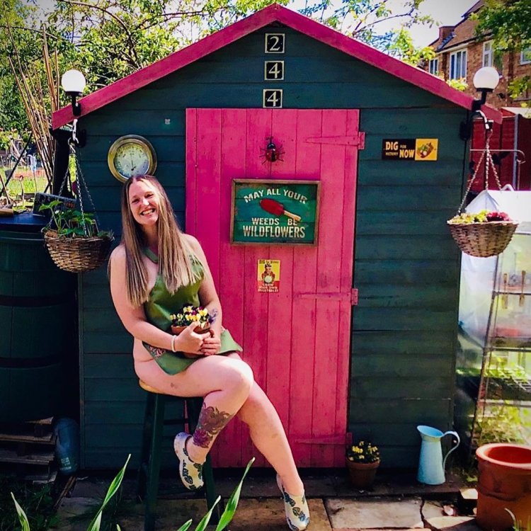 День голого садовника