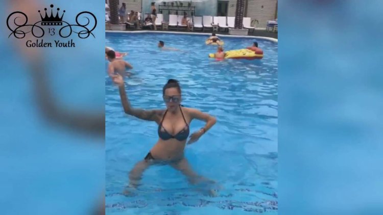 Кристина Сафронова в купальнике