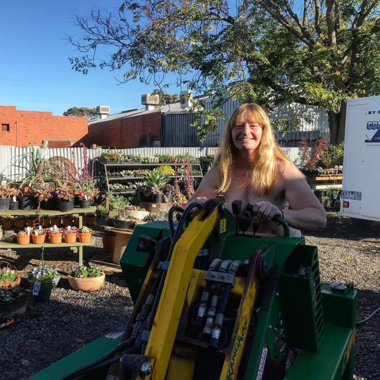 Всемирный день голого садовода