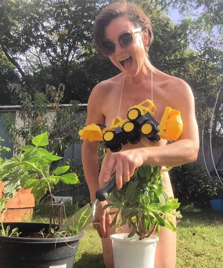 Всемирный день голого садоводства