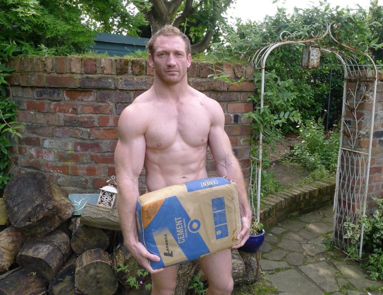 Всемирный день голого садовода фото