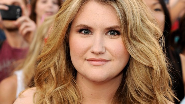 Джиллиан Белл в Нижнем белье