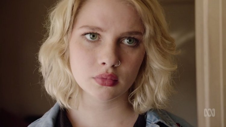 Элла Ньютон беременна в сериале доктор Хэрроу 2 сезон