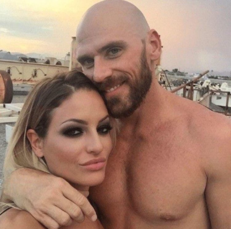 Джонни Синс и кисса Синс