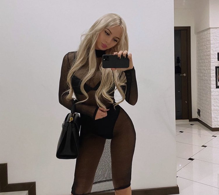 Катя Кириенко попа